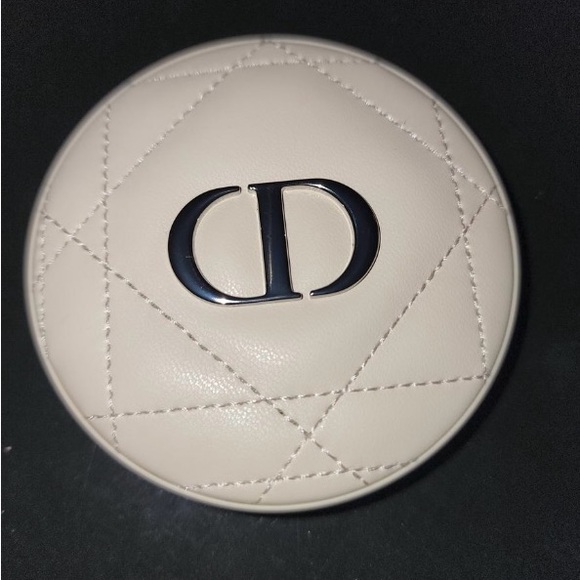 *NO BOX*Dior bronzer in #5 for a sunny year-round glow with lightweight pigment! - Picture 3 of 5